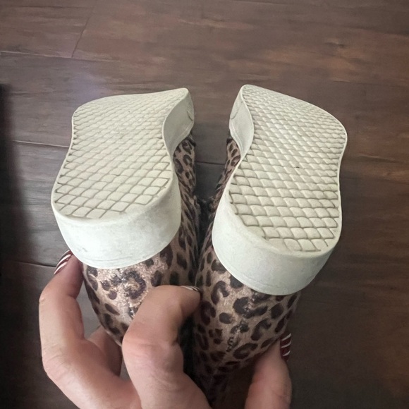 Very G Ursula Wedge Leopard print shoe-Size 9 - Picture 9 of 11